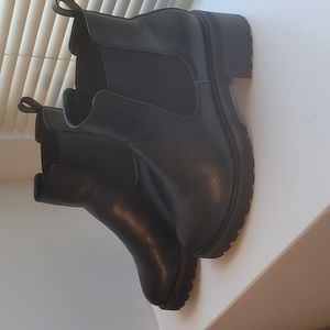 Dream Cloud Chelsea Boot